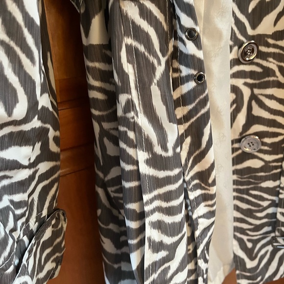 Guess zebra print mid length jacket with tie waist size L like new - Picture 8 of 8